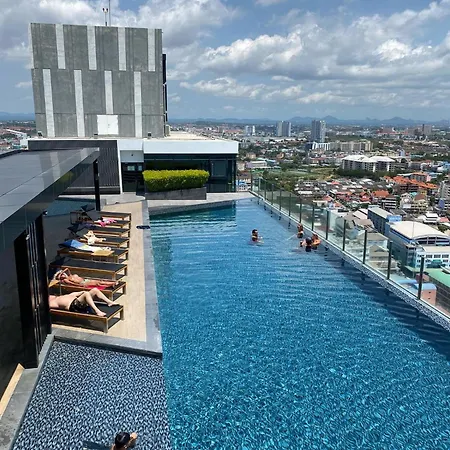 The Base In Pattaya City Exterior photo