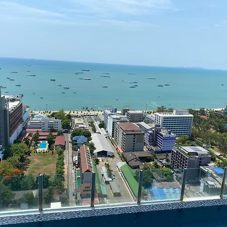 The Base In Pattaya City Exterior photo