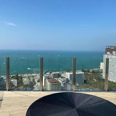 The Base In Pattaya City Exterior photo